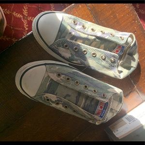 Camo converse never worn